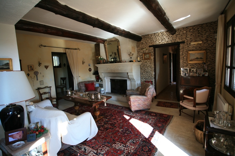 Maison de plain-pied proche de Gordes sur 4290 m²