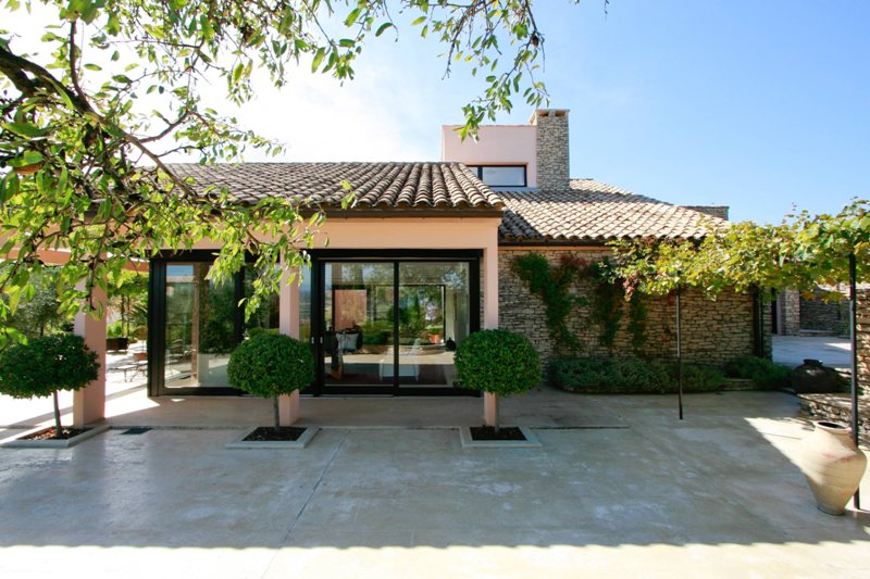 Gordes, exceptionnelle maison contemporaine avec vue, jardin paysager