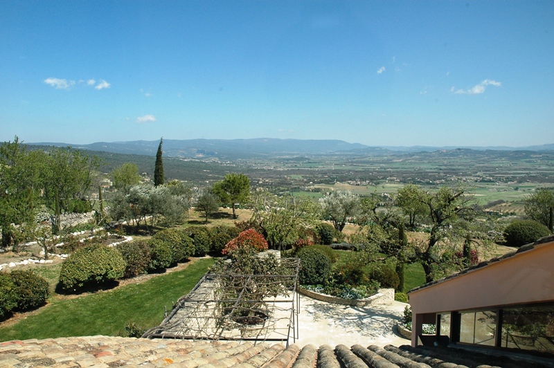 Gordes, exceptionnelle maison contemporaine avec vue, jardin paysager