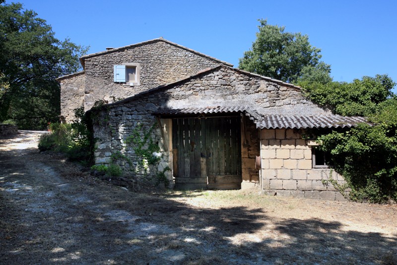 Superbe mas en Luberon sur 5810 m² boisée