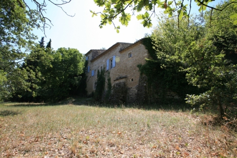 Superbe mas en Luberon sur 5810 m² boisée
