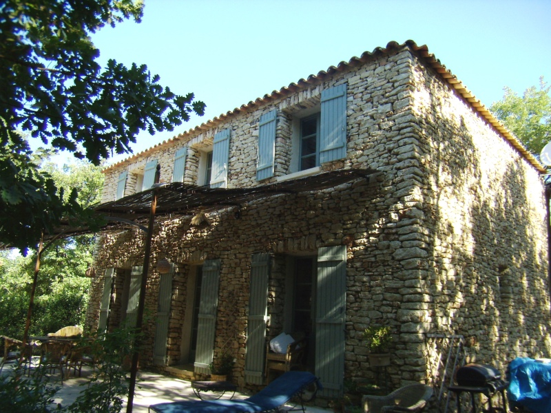 Maison à Gordes sur 1836 m² en pierres avec jardin arboré