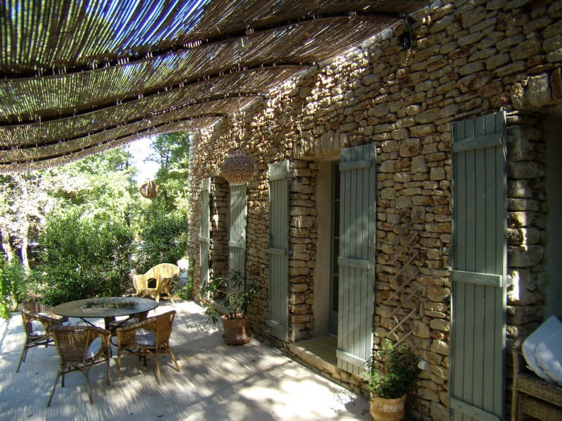 Maison à Gordes sur 1836 m² en pierres avec jardin arboré