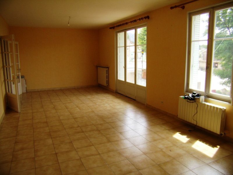 Maison en Luberon de deux appartements, coeur de village