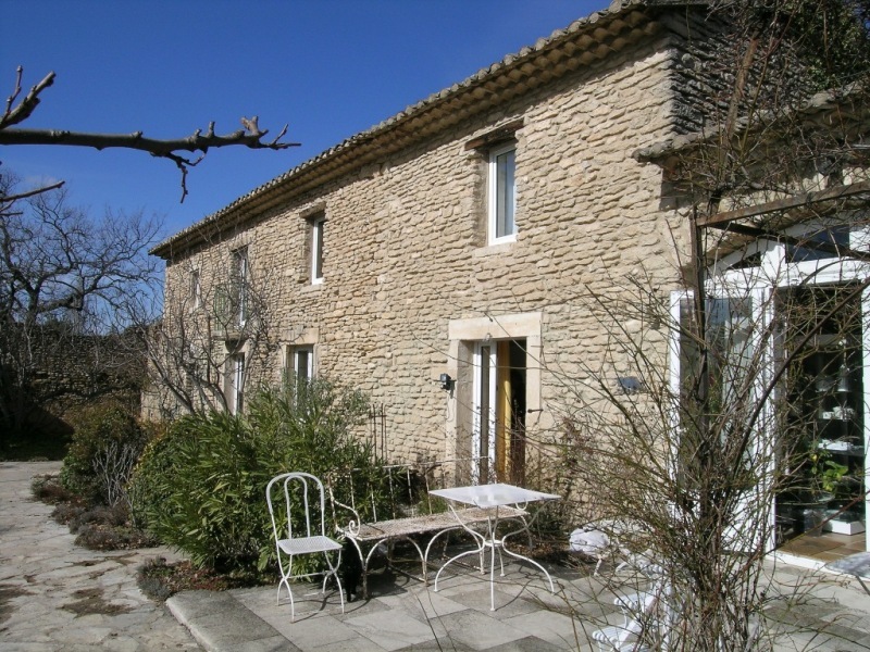 Mas en pierre, proche de Gordes, avec piscine sur 1 hectare