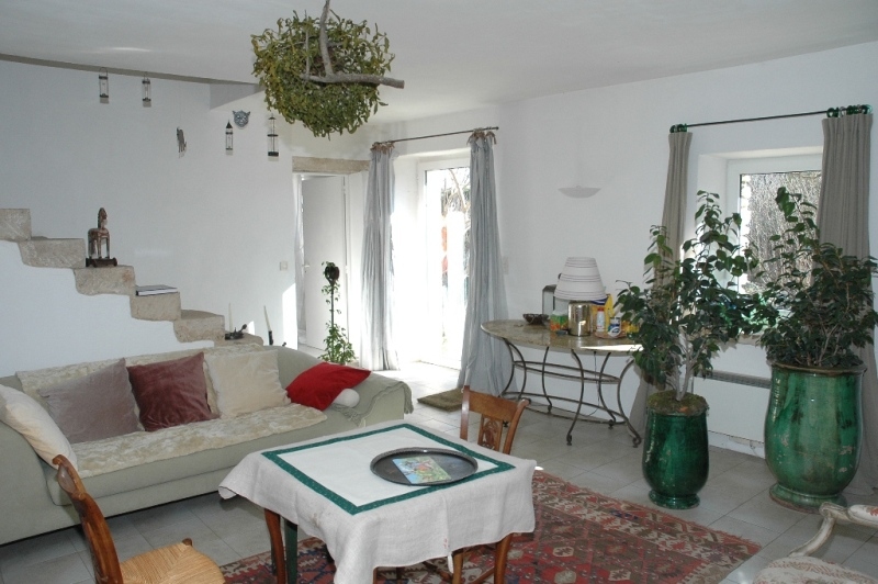 Mas en pierre, proche de Gordes, avec piscine sur 1 hectare