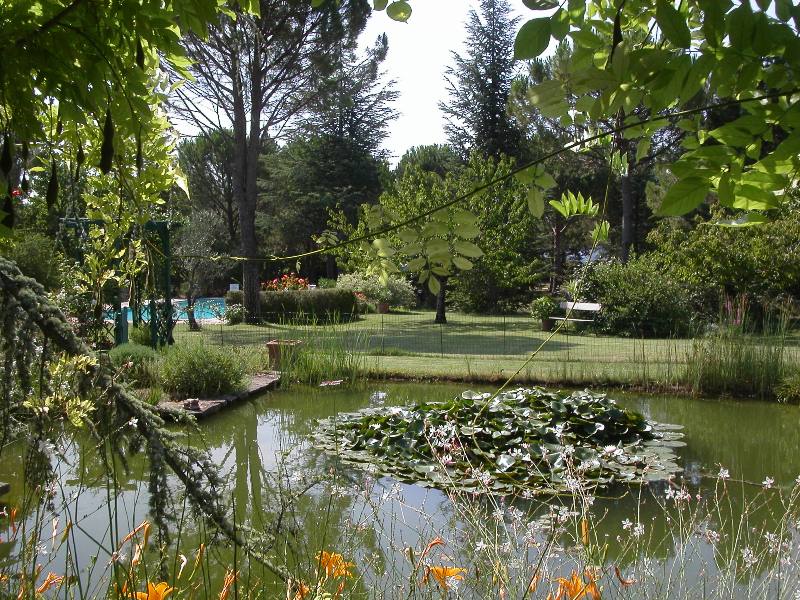 Proche Gordes, ensemble de deux maisons sur plus d'un hectare