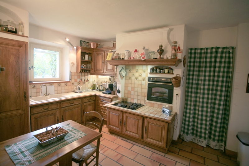 Proche Gordes, ensemble de deux maisons sur plus d'un hectare