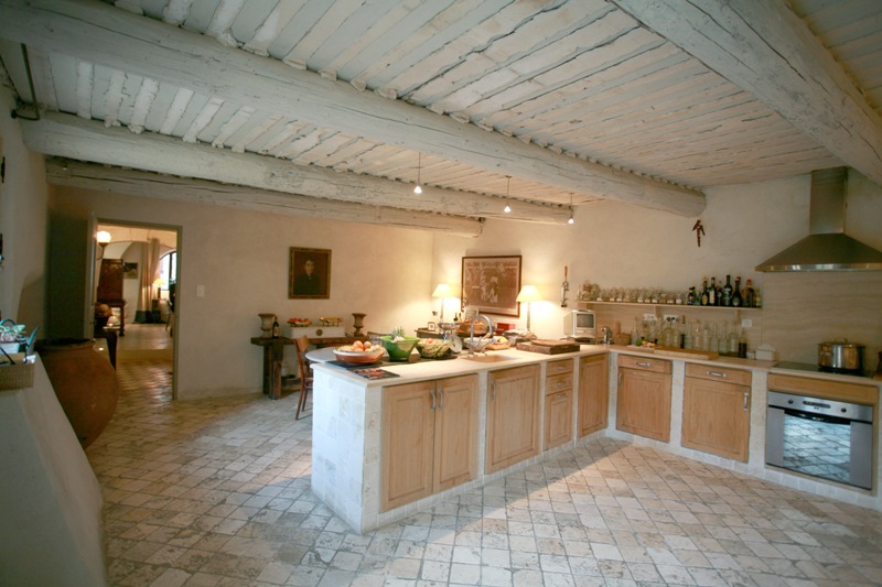 Maison de village de caractère en Luberon avec cour fermée et piscine
