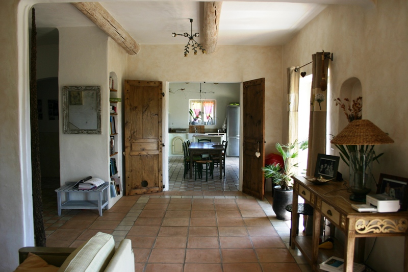 Mazet en pierres de Gordes avec piscine et vue sur le Luberon