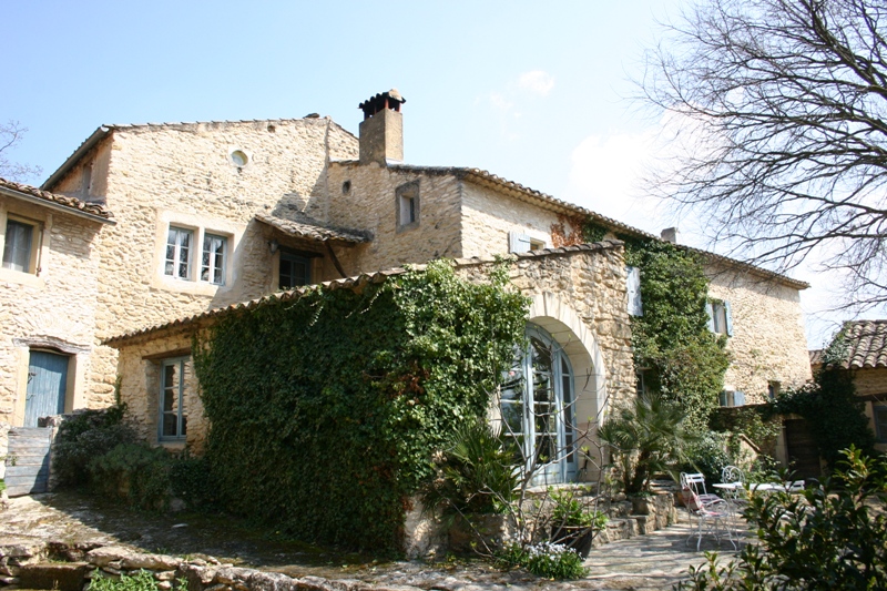 Hameau restauré en Provence
