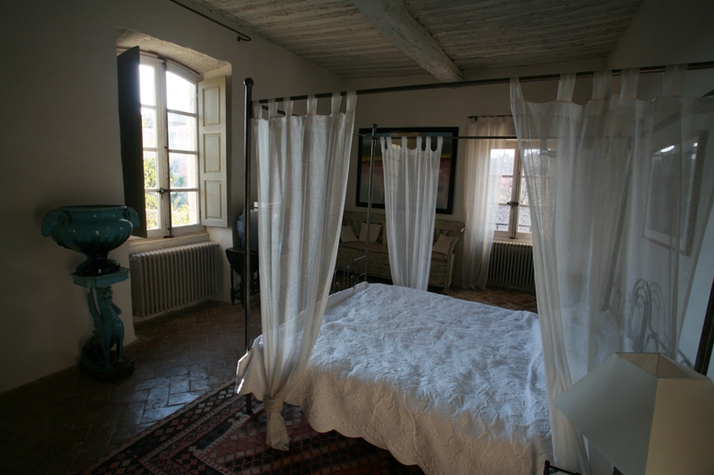 Maison de village de caractère en Luberon avec cour fermée et piscine