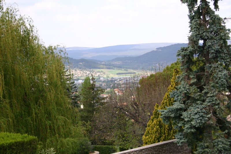 Bastide en Luberon sur domaine de 2,5 hectares, belles vues