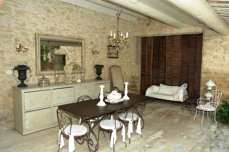 Mas XVIIIème en Luberon avec cour fermée proche Gordes en Provence