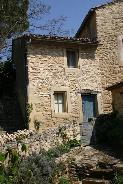 Hameau restauré en Provence