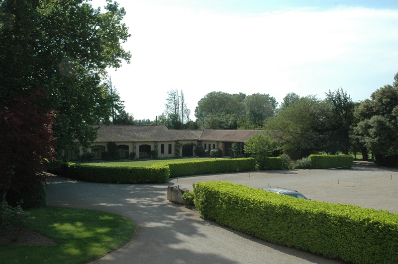 Chateau en Provence avec superbe parc entre Alpilles, Luberon, Mont Ventoux et Avignon