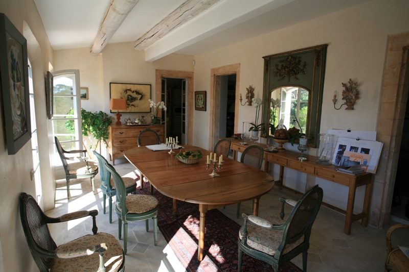 Maison, proche Gordes, dans un cadre de verdure
