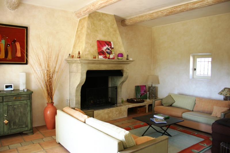 Mazet en pierres de Gordes avec piscine et vue sur le Luberon