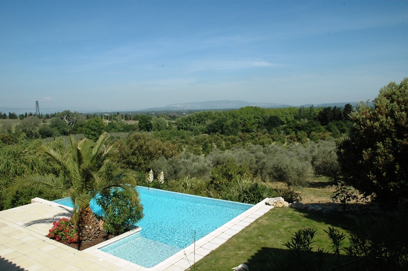 Maison d'architecte proche des Alpilles, sur 2,5 hectares au calme