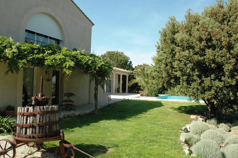 Maison d'architecte proche des Alpilles, sur 2,5 hectares au calme