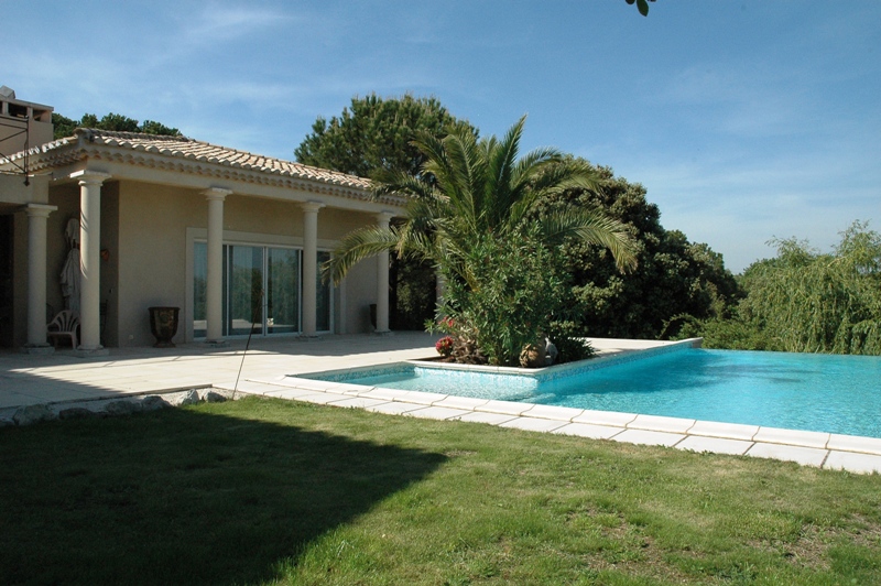 Maison d'architecte proche des Alpilles, sur 2,5 hectares au calme
