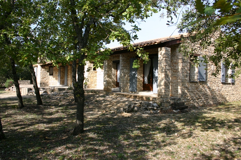 Vente maison à Gordes, plain pied, jardin agréable avec possiblité pour piscine