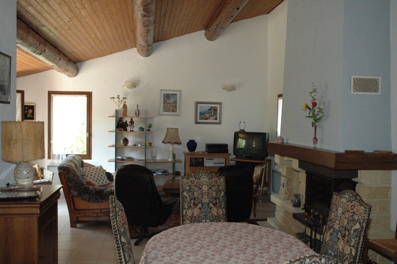 Vente maison à Gordes, plain pied, jardin agréable avec possiblité pour piscine
