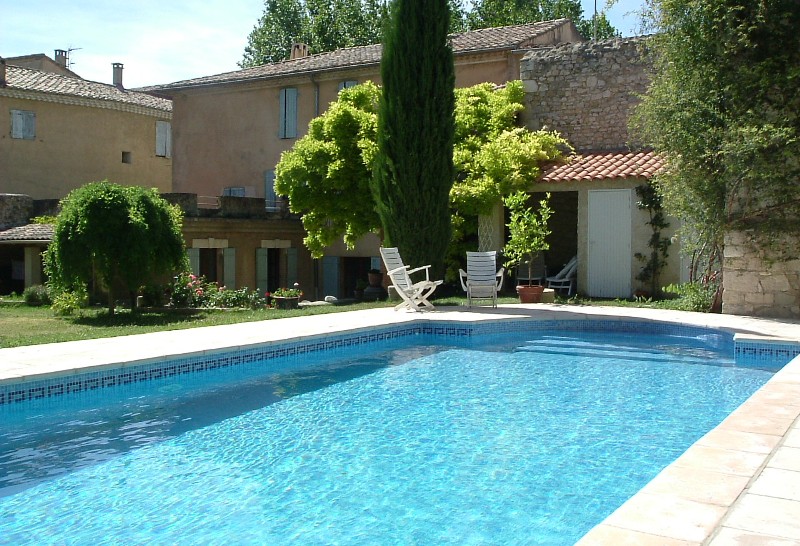 Ancien hôtel particulier proche de l'Isle sur la Sorgue