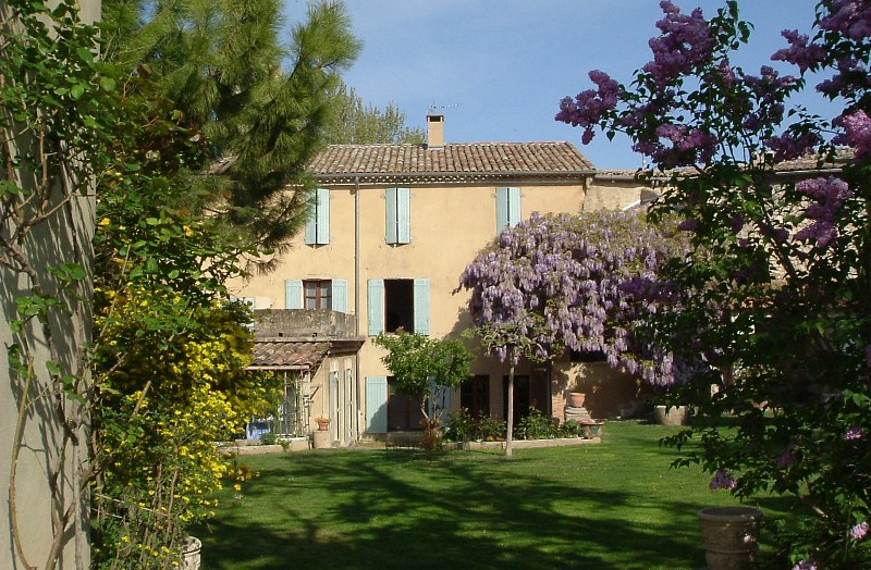 Ancien hôtel particulier proche de l'Isle sur la Sorgue