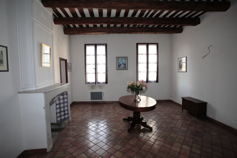 Ancien hôtel particulier proche de l'Isle sur la Sorgue