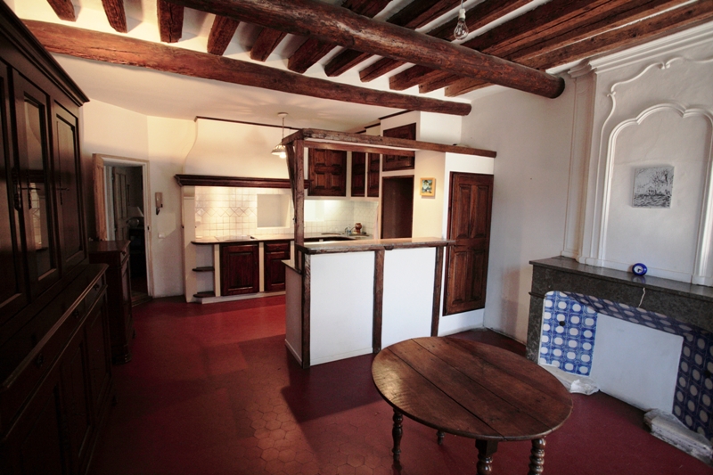 Ancien hôtel particulier proche de l'Isle sur la Sorgue