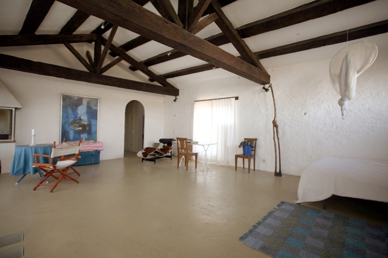 + de 600 m² d'un château médiéval en luberon, partiellement restauré, avec jardin et piscine.