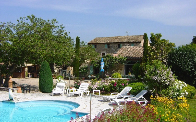 Mas du 18 ème siècle en Luberon, possibilité d'un petit hôtel ou de chambres d'hôtes