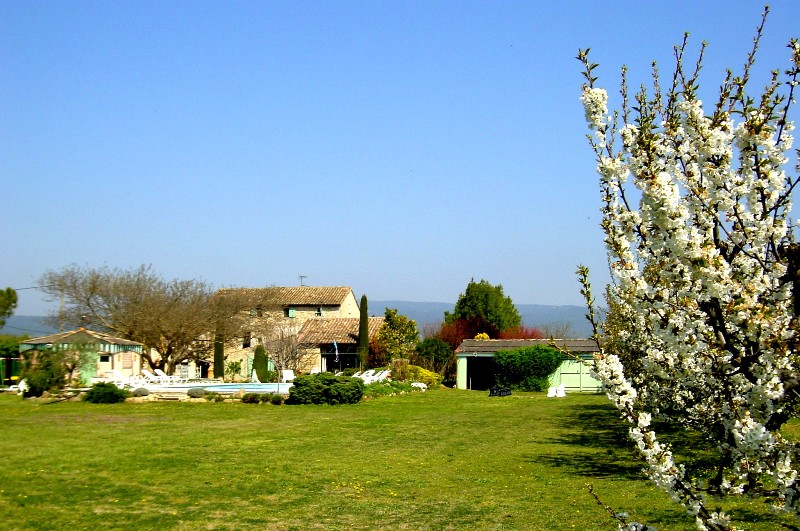 Mas du 18 ème siècle en Luberon, possibilité d'un petit hôtel ou de chambres d'hôtes