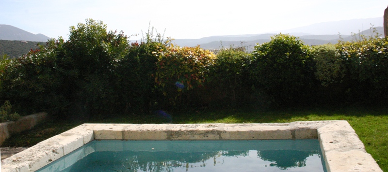 Maison de village proche Luberon rénovée avec jardin et piscine