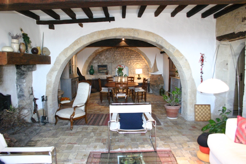 Maison de village proche Luberon rénovée avec jardin et piscine