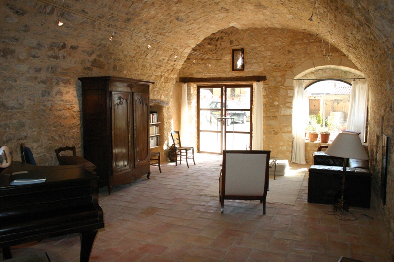 Maison de village proche Luberon rénovée avec jardin et piscine