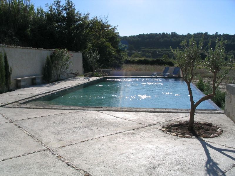 Luberon, mas mitoyen rénové avec 2 maisons d'amis