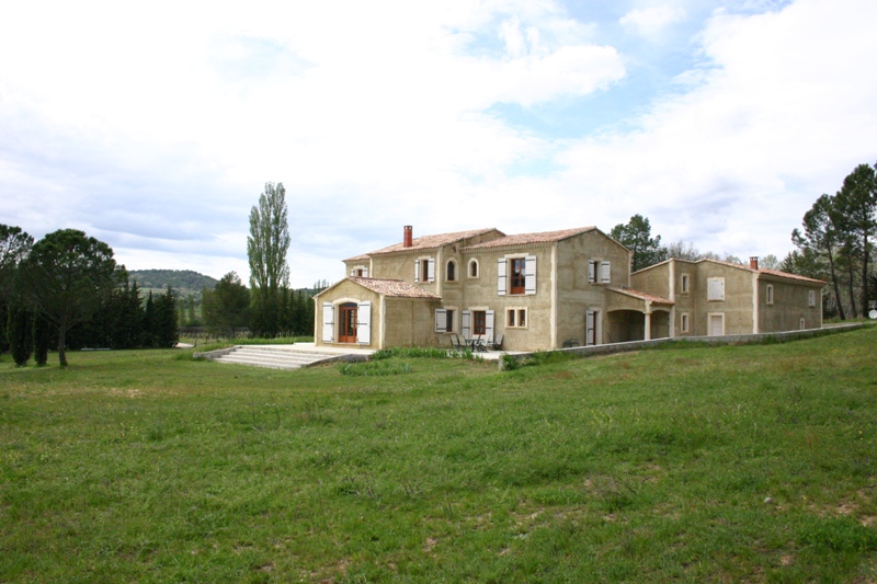 Construction moderne de plus de 300 m² au coeur du Luberon