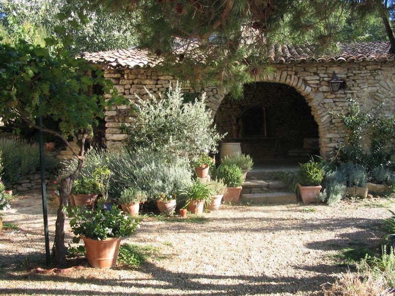 Luberon, mas mitoyen rénové avec 2 maisons d'amis
