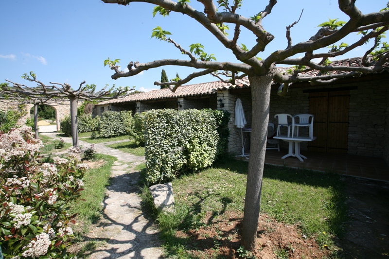 3 studios accolés + cuisine à Gordes, possible maison
