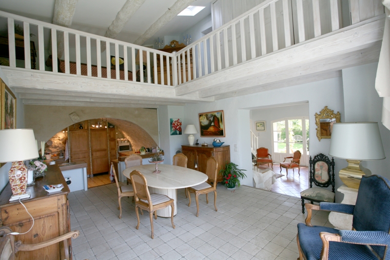 Mas en Provence sud Luberon entièrement restauré, surface utile de 230 m²