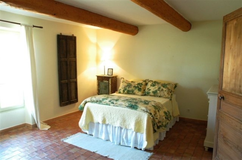 Maison de hameau en Luberon, proche Gordes, avec cour fermée et piscine