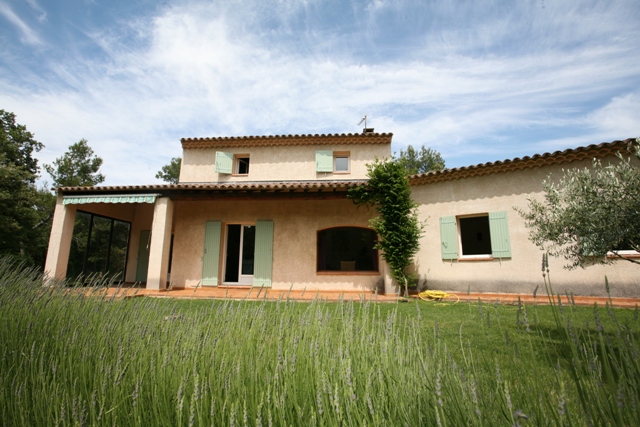 Belle villa en pleine verdure au coeur du Luberon