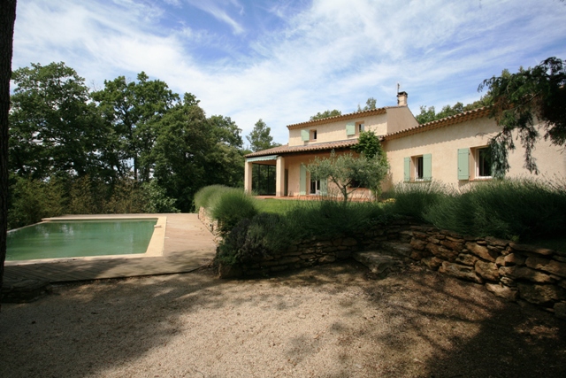 Belle villa en pleine verdure au coeur du Luberon