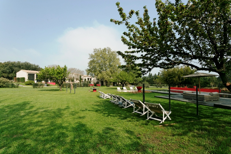 Mas du 18ème Siècle au coeur des Alpilles avec tennis et piscine