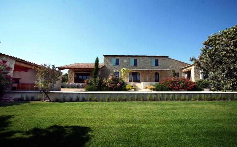 Gordes, maison en pierre en vente avec vue sur le Luberon