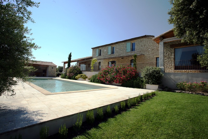 Gordes, maison en pierre en vente avec vue sur le Luberon