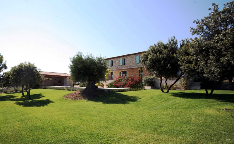 Gordes, maison en pierre en vente avec vue sur le Luberon