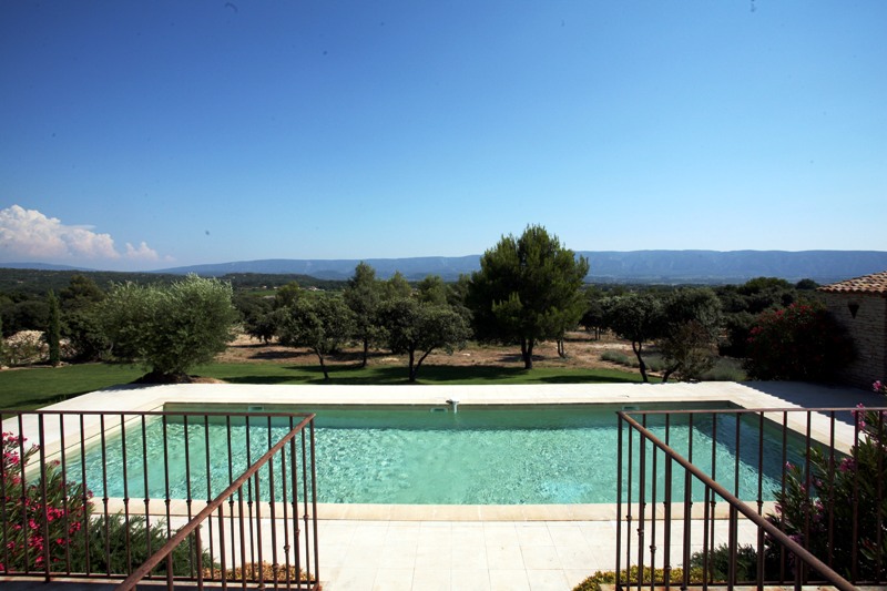 Gordes, maison en pierre en vente avec vue sur le Luberon